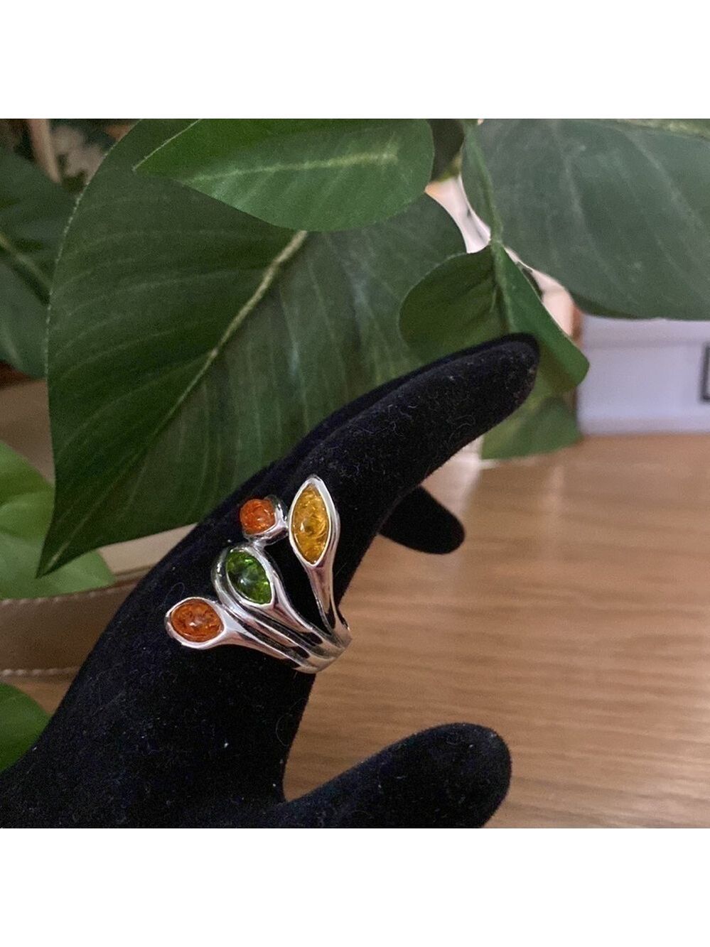 ✨ Summer fun Ring. Multi color fresh leaf pattern. Size 8